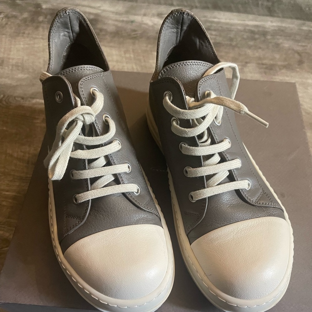 Kids casual shoes
